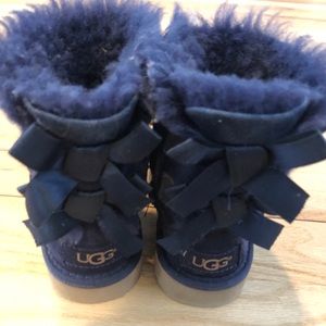 Toddler girl Ugg boots size 6 navy EUC